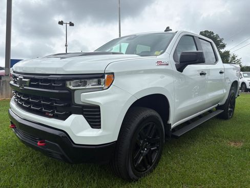 Used 2024 Chevrolet Silverado 1500 LT Trail Boss w/ Convenience Package II AWD/4WD image 1