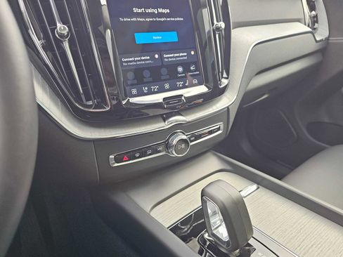 Certified 2025 Volvo XC60 B5 Plus image 28