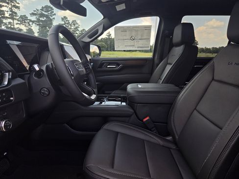 New 2026 GMC Yukon Denali RWD image 9