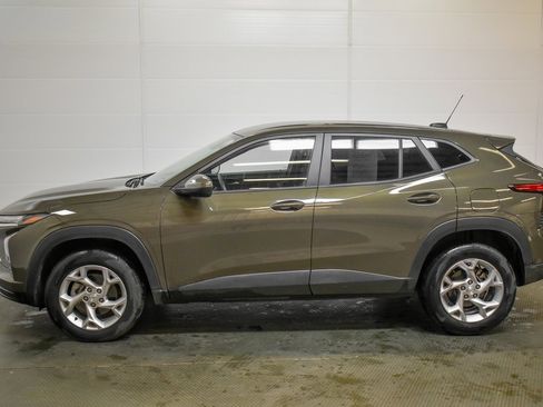 Used 2024 Chevrolet Trax LS w/ LS Convenience Package image 4