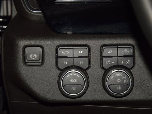 Used 2025 Chevrolet Silverado 1500 High Country w/ Midnight Edition AWD/4WD image 34