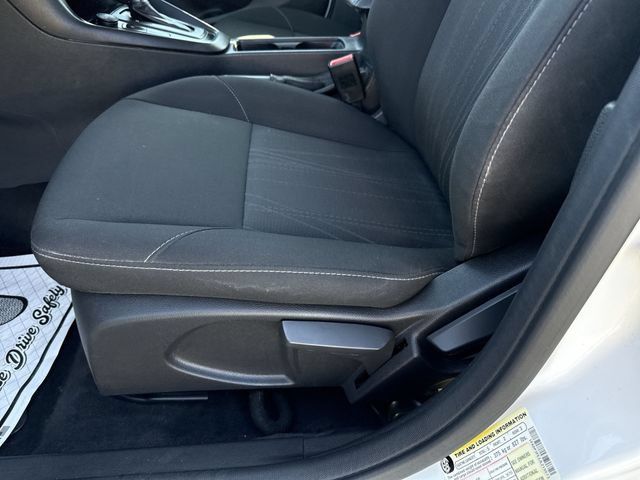 Used 2018 Ford Focus SE FWD image 16