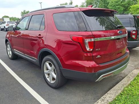 Used 2017 Ford Explorer XLT w/ Equipment Group 202A AWD/4WD image 6