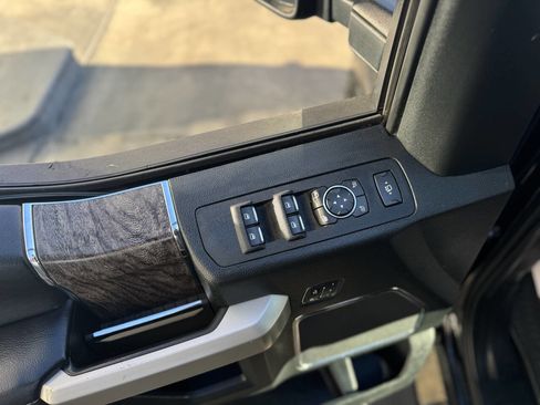 Used 2019 Ford F250 Lariat w/ Lariat Ultimate Package image 18