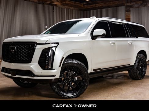 Used 2025 Cadillac Escalade ESV Sport Platinum image 5