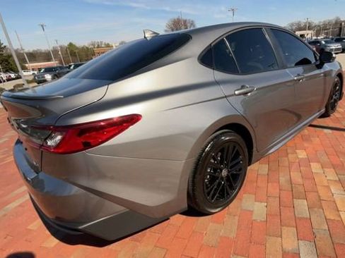 Used 2025 Toyota Camry SE image 9