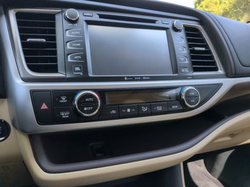 Used 2016 Toyota Highlander Limited FWD image 19
