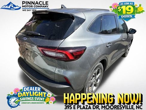 Used 2025 Ford Escape ST-Line image 3