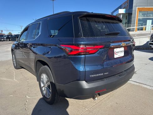 Used 2023 Chevrolet Traverse LT image 3