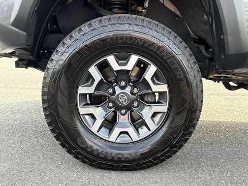 Used 2021 Toyota Tacoma TRD Off-Road AWD/4WD image 12