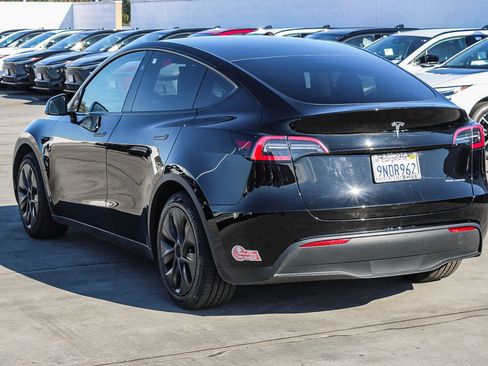 Used 2024 Tesla Model Y Long Range image 7