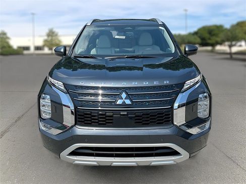New 2025 Mitsubishi Outlander SEL image 2