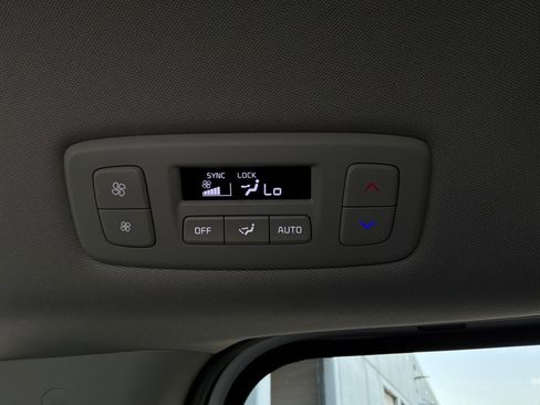 Used 2026 Kia Carnival FWD image 14