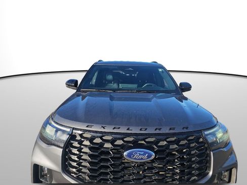 Used 2025 Ford Explorer ST-Line image 8