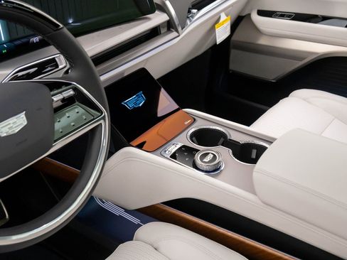 New 2026 Cadillac Vistiq Luxury w/ LPO, Floor Liner Package image 13