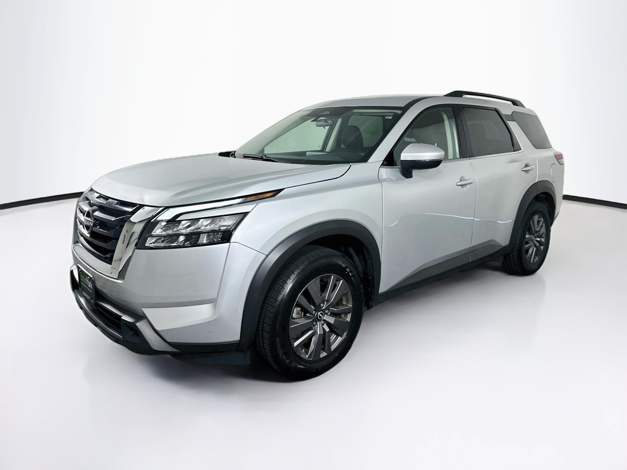 Used 2025 Nissan Pathfinder SV FWD image 3