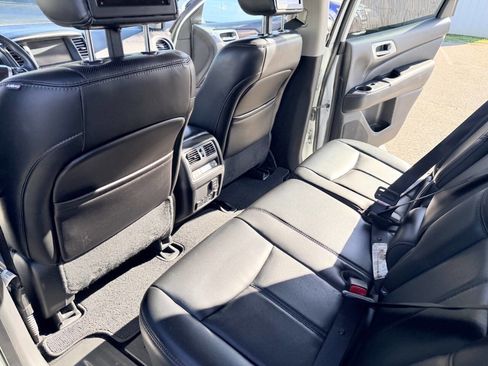 Used 2017 Nissan Pathfinder Platinum w/ Family Entertainment Package image 27