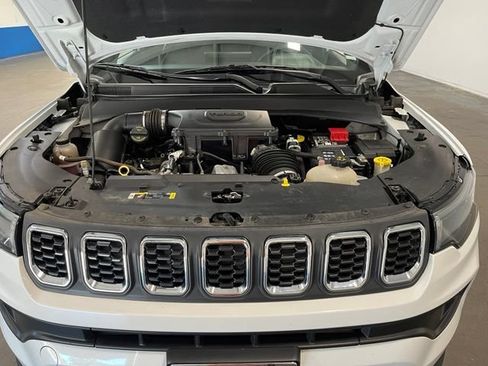 Used 2024 Jeep Compass Latitude AWD/4WD image 9