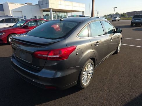 Used 2017 Ford Focus Titanium w/ Titanium Technology Package FWD image 5