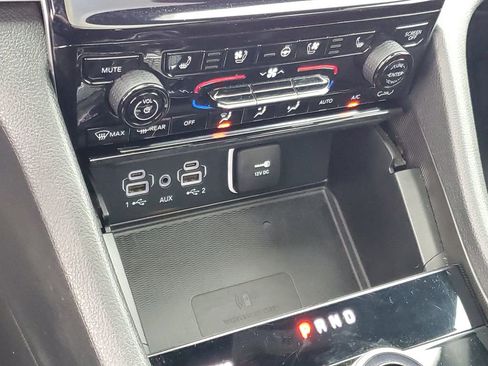 Used 2024 Jeep Grand Cherokee L Limited w/ Luxury Tech Group II image 23