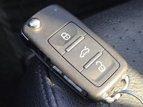 Used 2019 Volkswagen Passat 2.0T Wolfsburg w/ Wheels & Sunroof Package image 30