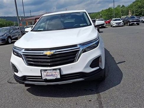 Used 2023 Chevrolet Equinox LT image 3