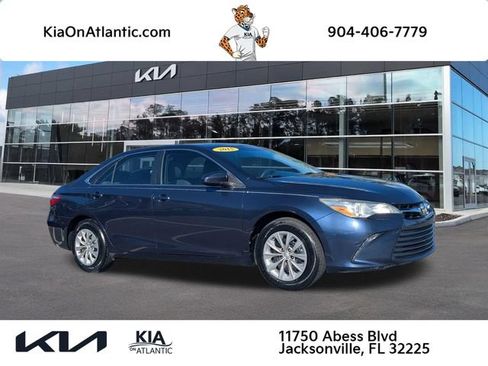 Used 2015 Toyota Camry LE FWD image 1