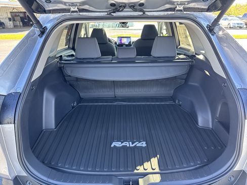 New 2025 Toyota RAV4 XLE w/ Convenience Package AWD/4WD image 39