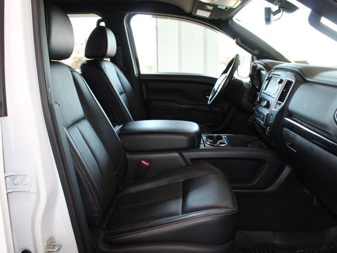 Used 2019 Nissan Titan SL w/ Midnight Edition AWD/4WD image 43