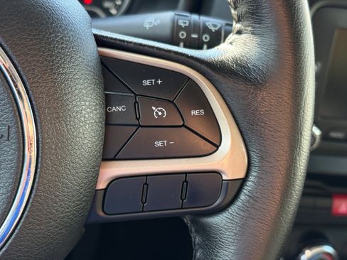 Used 2017 Jeep Renegade Latitude AWD/4WD image 19