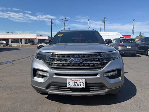 Used 2020 Ford Explorer XLT w/ Equipment Group 202A image 2