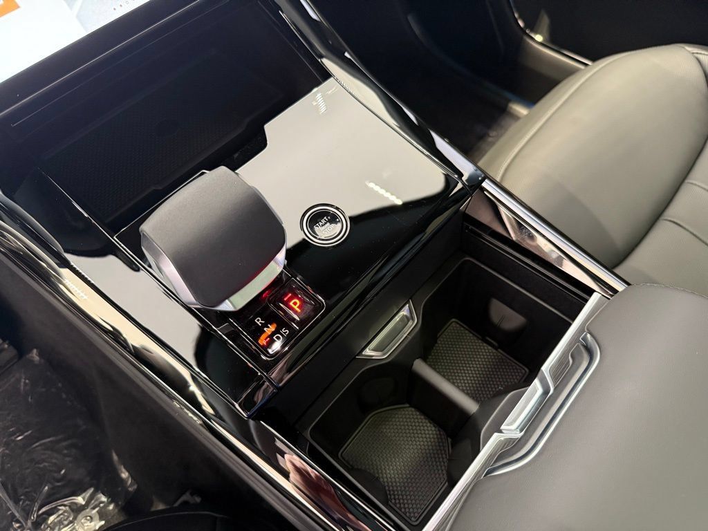 New 2025 Land Rover Range Rover Sport Dynamic SE AWD/4WD image 29