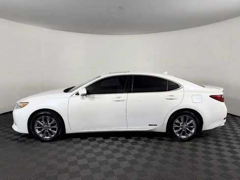 Used 2014 Lexus ES 300h w/ Luxury Package w/Bamboo Trim FWD image 16