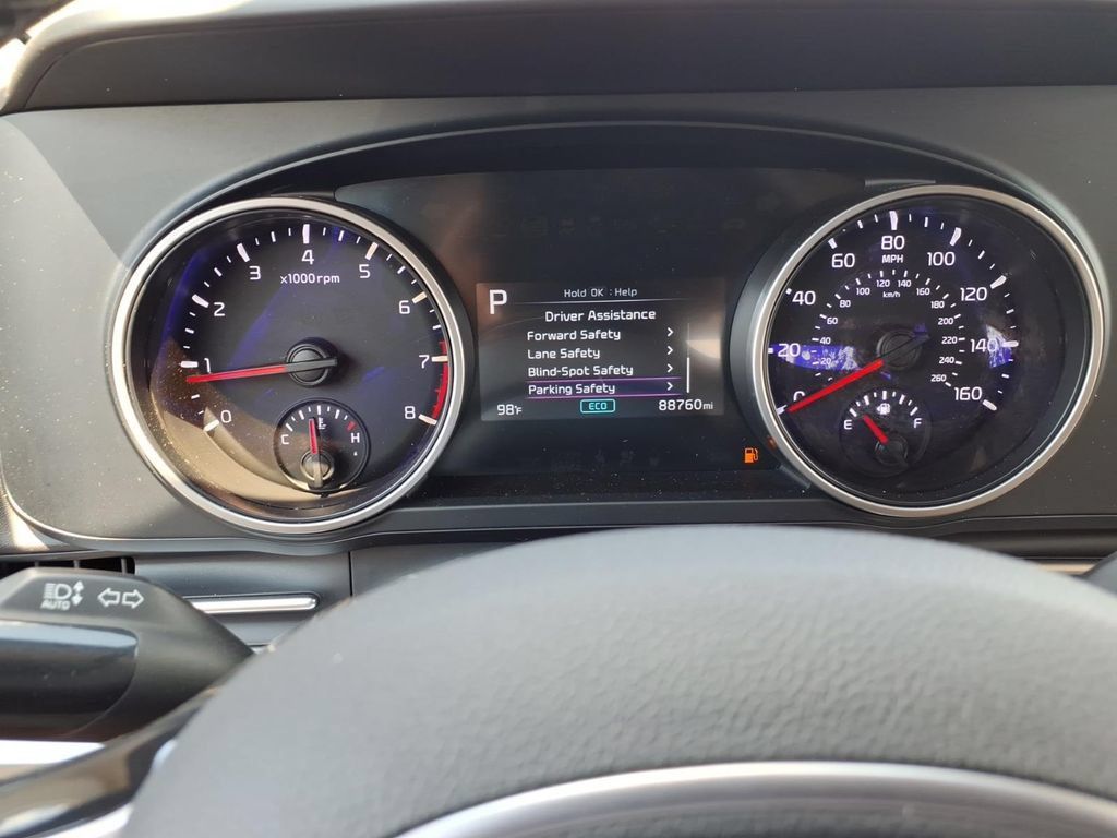 Used 2023 Kia Carnival LX FWD image 32