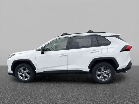 Used 2025 Toyota RAV4 LE AWD/4WD image 5