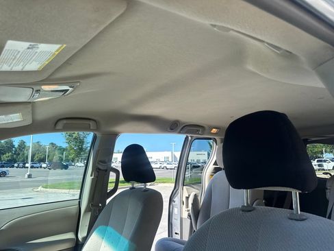 Used 2011 Toyota Sienna LE FWD image 30
