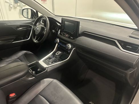 Used 2020 Toyota RAV4 XLE Premium image 22