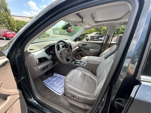 Used 2019 Chevrolet Traverse LT w/ LT Premium Package FWD image 12
