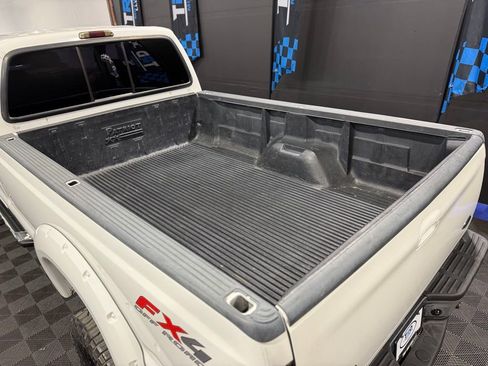 Used 2004 Ford F250 Lariat image 10