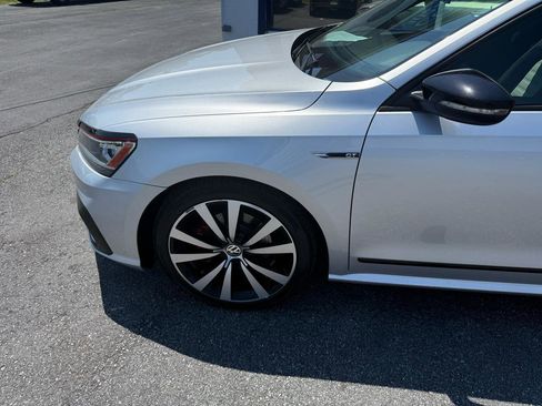Used 2018 Volkswagen Passat 3.6 FWD image 3