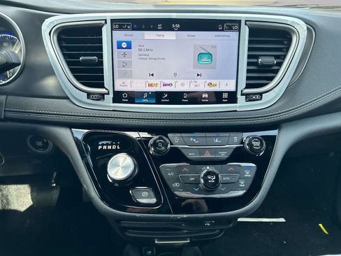 New 2026 Chrysler Pacifica Select image 10