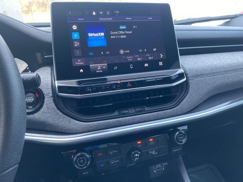 Certified 2024 Jeep Compass Sport image 28