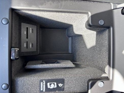 New 2026 Porsche Macan image 24