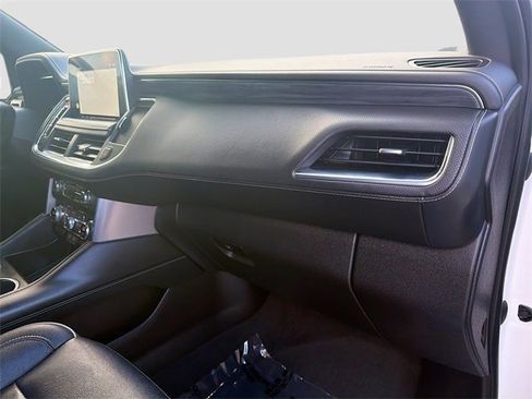 Used 2022 GMC Yukon SLT w/ SLT Luxury Package image 34