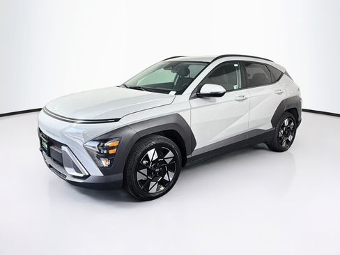 Used 2025 Hyundai Kona SEL FWD image 3