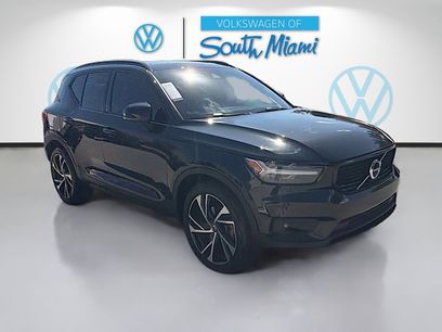Used 2022 Volvo XC40 T5 R-Design w/ Advanced Package
