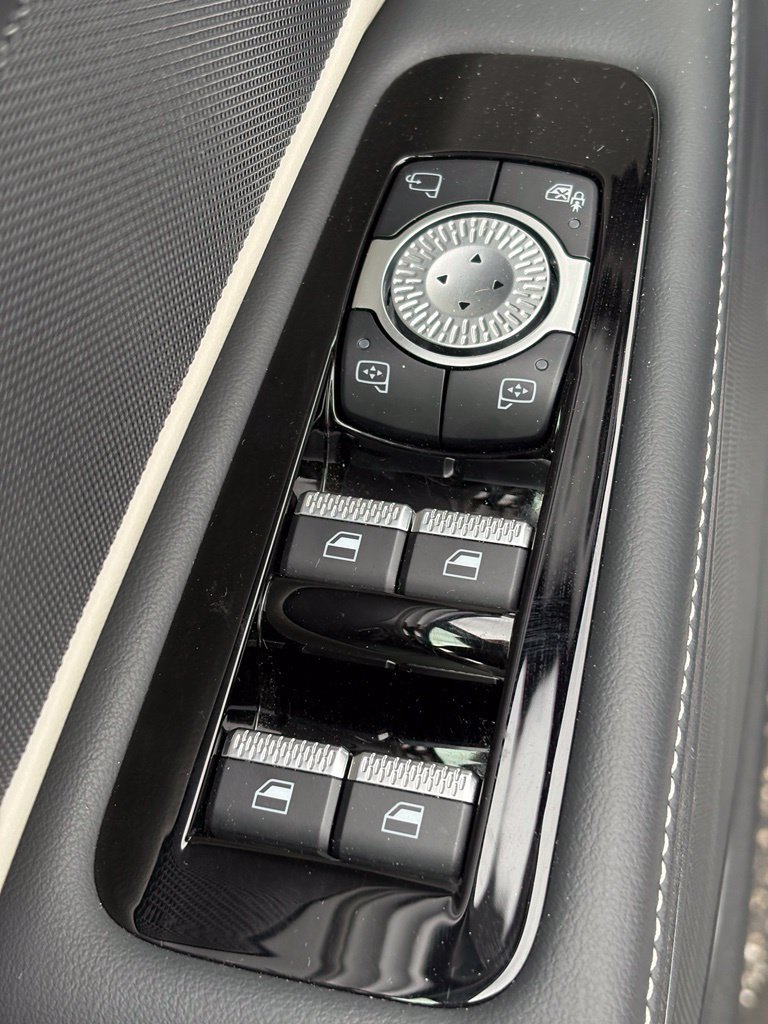 Used 2024 Lincoln Nautilus Premier AWD/4WD image 9