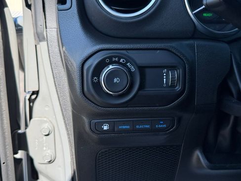 Used 2023 Jeep Wrangler Unlimited Sahara w/ Cold Weather Group AWD/4WD image 31