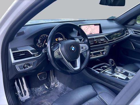 Used 2019 BMW 750i xDrive w/ M Sport Package AWD/4WD image 17