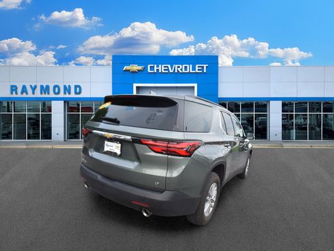 Used 2023 Chevrolet Traverse LT FWD image 3